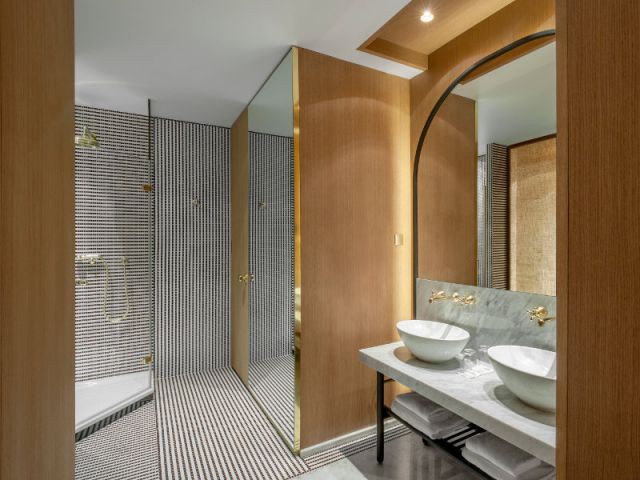 Une salle de bains en tapis de marbre - Hôtel Vernet