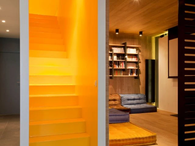Un escalier repeint dans un esprit joyeux - Appartement familly loft