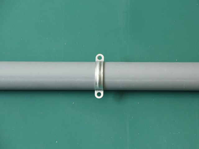 Créer un rangement malin avec un tuyau - Fixer le tuyau 2/2 - Créer un rangement malin avec un tuyau