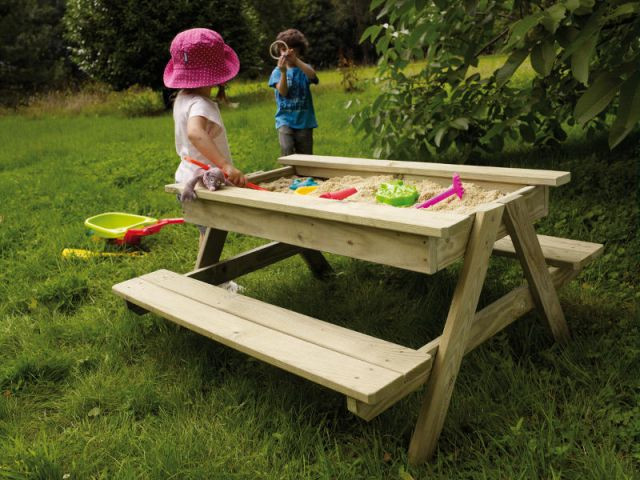 Une table bac à sable - Le mobilier extérieur pour les enfants