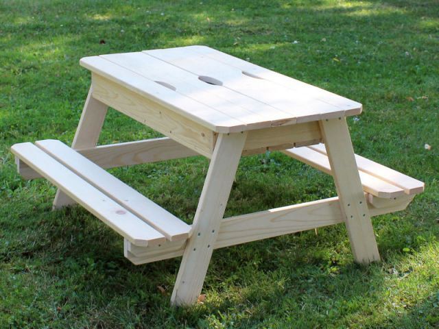 La table de pique-nique authentique - Le mobilier extérieur pour les enfants