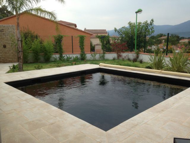 Aménagement d'une villa avec piscine et patio