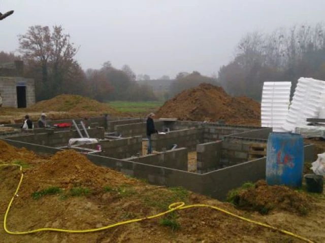 Elévation des murs de soubassement - Maison Bati Tech