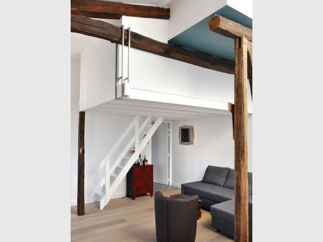 Une hauteur sous plafond inégale mais maîtrisée - Rénovation d'un appartement sous pente Moutiez Haller