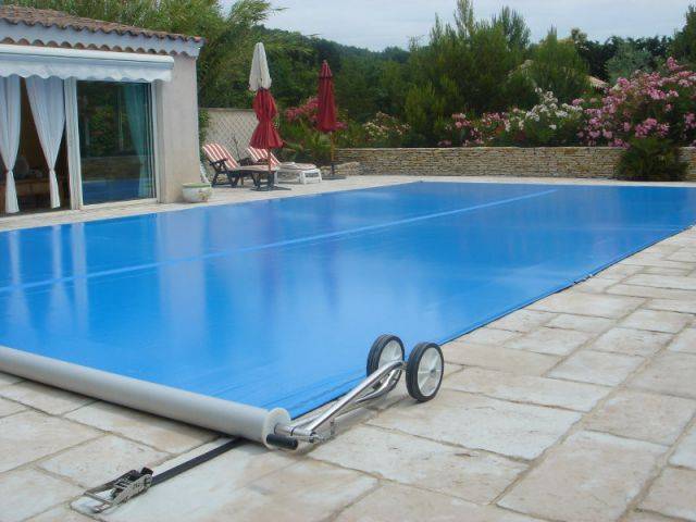 Comment installer une bâche d'hiver pour sa piscine?