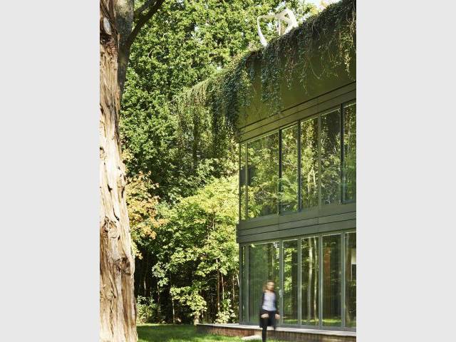 Maison PATH de Philippe Starck : un toit en corniche - PATH