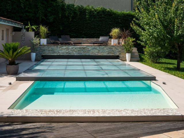 Verre Clair Piscine Colonne Sur Fond Noir Trophée Coupes Et Trophées