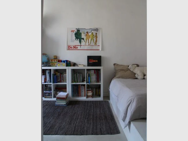 Une chambre aérée et pratique qui tire partie de la hauteur sous-plafond - Rénovation appratement canut