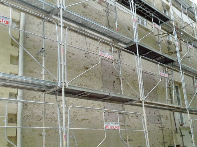 Décroutage complet et réparation des fissures - Ravalement de façade d'un château du XIXème