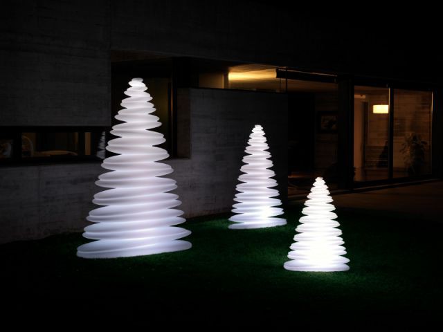 Un sapin lumineux en spirales pour un Noël futuriste - Sapin de Noël