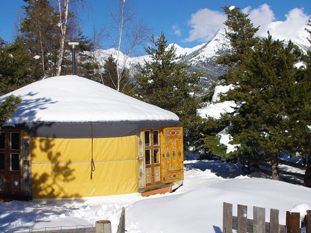 Une yourte traditionnelle au cœur de la Savoie - Hébergement insolite à la montagne