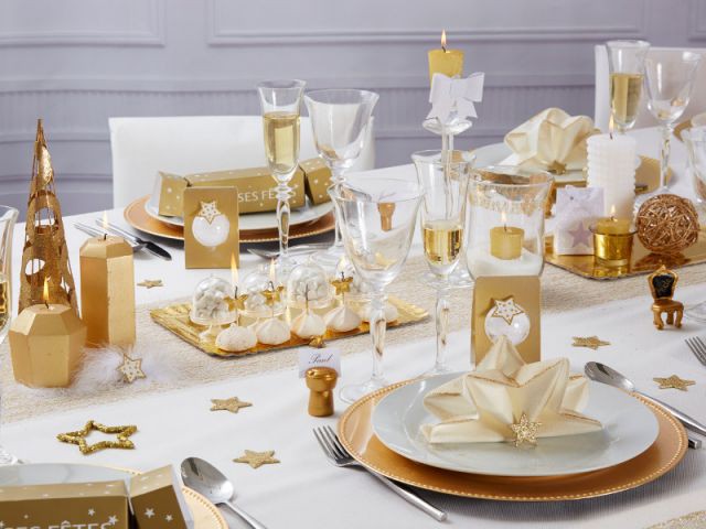 Peindre des bouchons en liège en doré comme marque-place pour une table de fêtes ultra-chic  - Dix détails pour une déco de tables originales