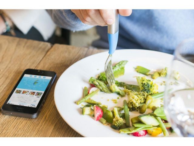 Une fourchette connectée qui analyse les habitudes alimentaires - La cuisine connectée star du salon CES