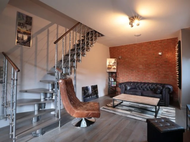 Une chambre d'adolescent en duplex - Une maison familiale du 19ème siècle allie style Louis XV et décoration contemporaine