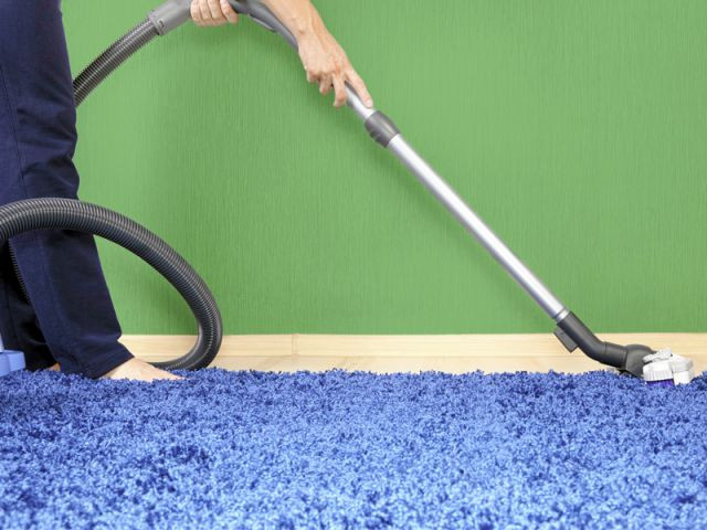 Passer l'aspirateur au minium une fois par semaine  - Nettoyer sa moquette et son tapis