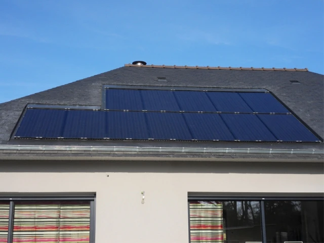 Des modules installés en décroché pour une adaptation parfaite au toit - Panneaux photovoltaïques