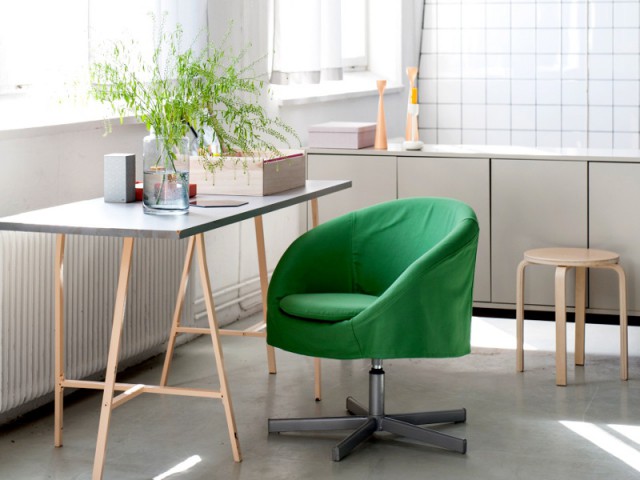 Une chaise de bureau standard devient un fauteuil pop - Dix idées pour personnaliser vos basiques IKEA