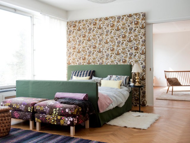 Un cadre de lit devient un écrin coloré dans la chambre - Dix idées pour personnaliser vos basiques IKEA