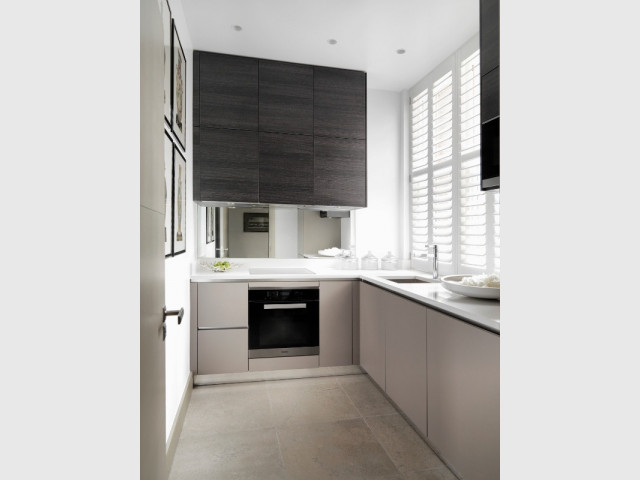 Une cuisine moderne aux couleurs naturelles - The London Apartment by Kelly Hoppen