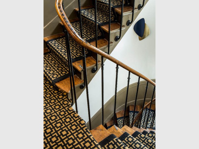 Un tapis Art déco pour rendre votre escalier élégant - Hôtel La Tamise 