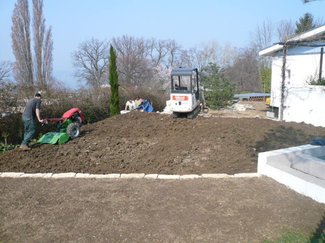 Un travail de terrassement important et minutieux - Jardin stratifié 