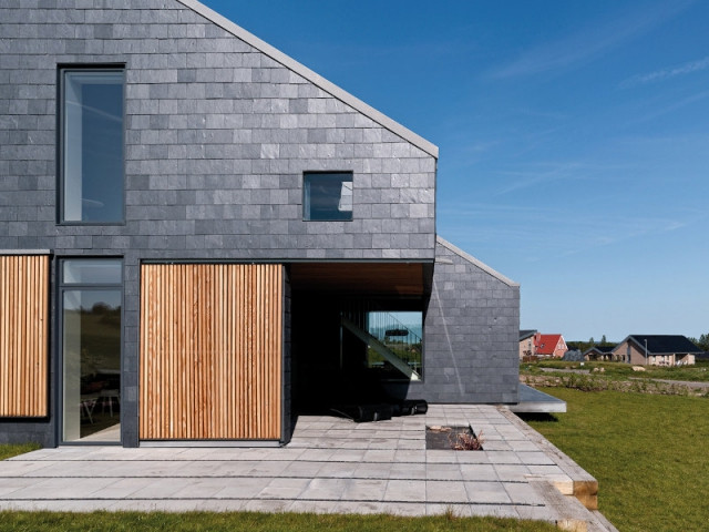 Une façade en tuiles d'ardoise pour une maison au style industriel - Embellir l'extérieur de sa maison