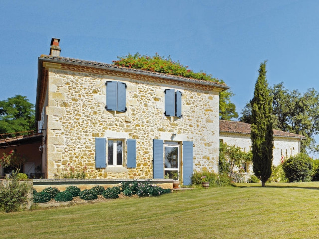 Un mas provençal et ses volets colorés - Maison de charme