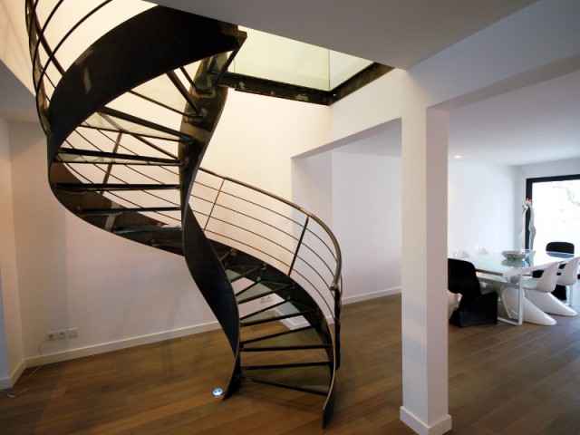 Un escalier tout en légèreté et ses courbes vertigineuses - Escaliers d'exception
