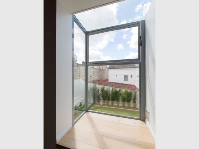 Des bow-windows pour dynamiser l'apport de lumière - Construction d'une maison familiale sur plusieurs niveaux
