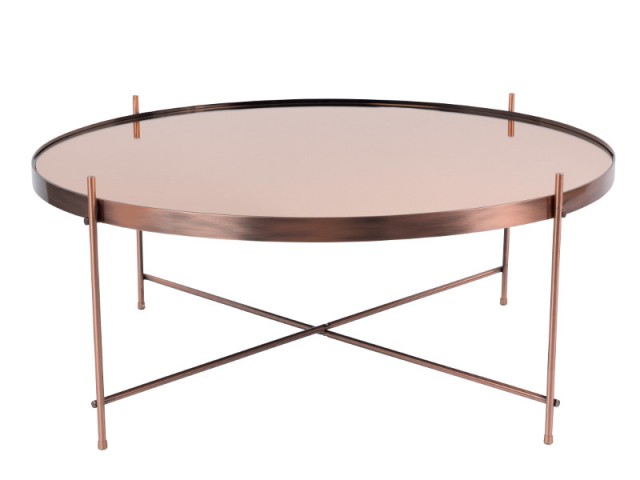 Dans le salon, une table basse coloris cuivre rosé - Tendance cuivre rosé