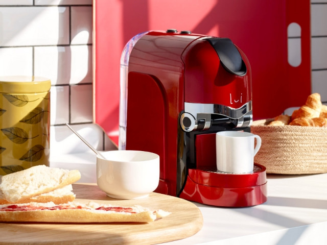 ② A vendre machine à thé Spécial T. By Nestlé. — Cafetières