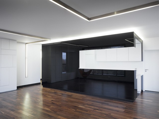 Un intérieur minimaliste noir et blanc