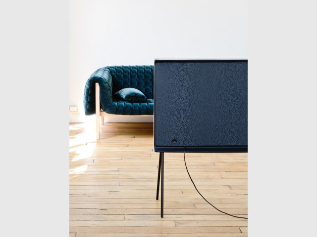 Samsung Serif TV par les Bouroullec