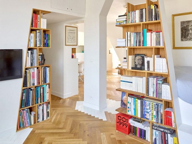 Un appartement structuré et dynamisé par des livres