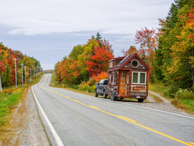 Un road trip en mini-maison - Tiny House Giant Journey