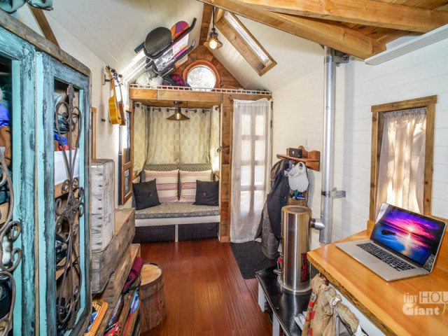 Un intérieur confortable et ordonné - Tiny House Giant Journey