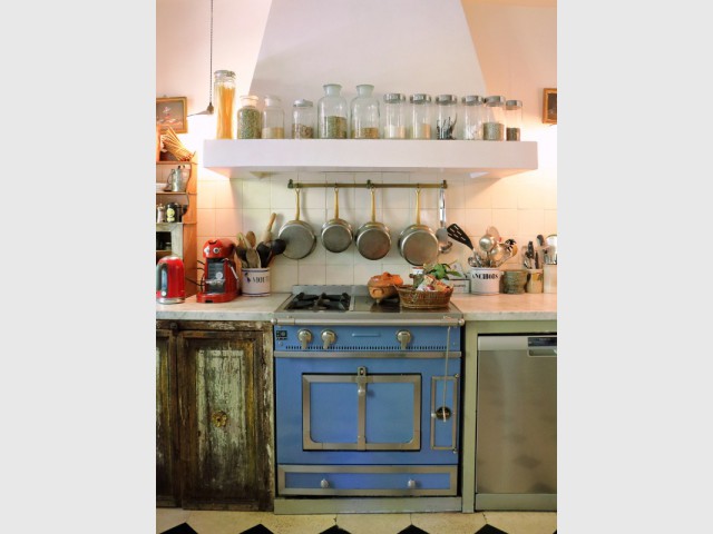 Tout est ancien, même... les placards de cuisine - Maison galerie by Marion Held Javal