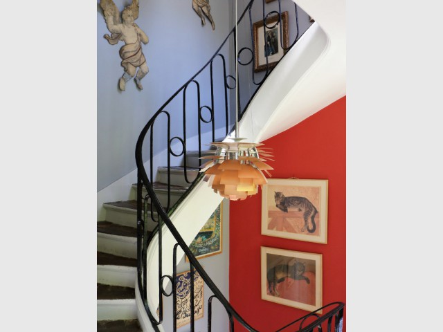 Une cage d'escalier qui change en fonction des envies - Maison galerie by Marion Held Javal