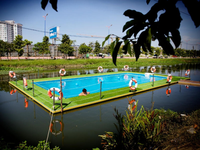 Une piscine flottante qui s'installe sur n'importe quel plan d'eau - Mobipool