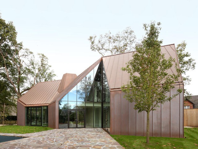 Une maison aux nombreux angles et recoins - Maison VDV en cuivre