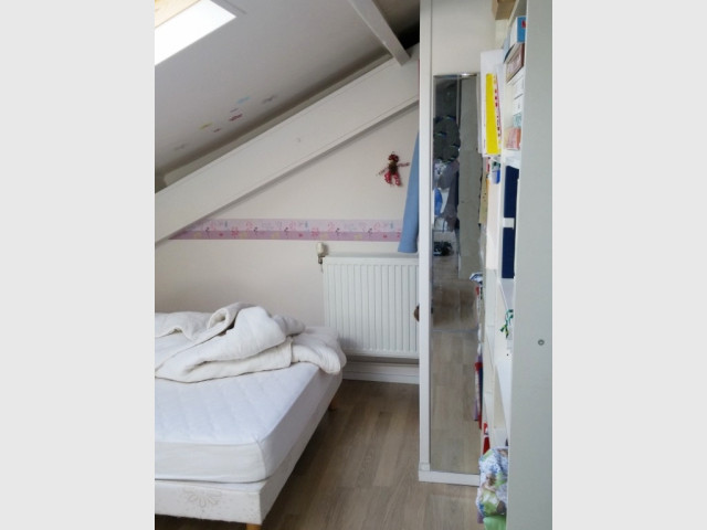 Amenager Ses Combles Une Chambre Tres Mansardee Devient Une Salle De Bains