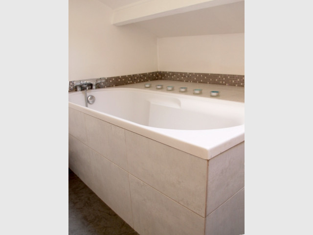 Amenager Ses Combles Une Chambre Tres Mansardee Devient Une Salle De Bains Amenager Ses Combles Une Chambre Tres Mansardee Devient Une Salle De Bains