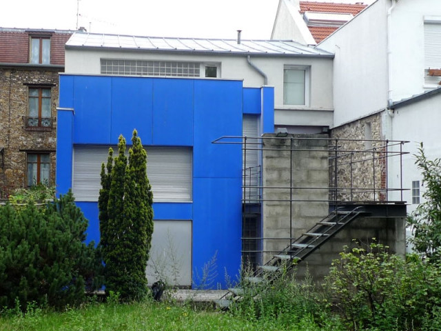 Avant : côté jardin, une extension bleu roi... plutôt originale - Rénovation d'une maison de ville