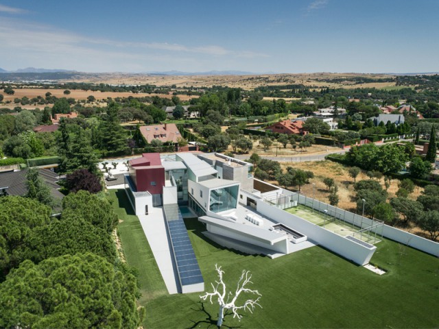 Une villa à la volumétrie complexe - Villa d'exception à Madrid