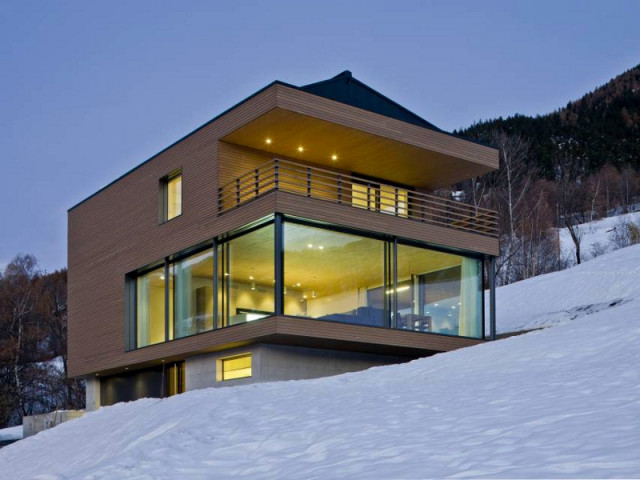 Un chalet ouvert sur la montagne