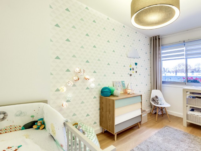 Plusieurs lumières douces, plutôt qu'une seule puissante - Chambre de bébé par Biotiful Design