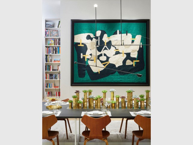 Une salle à manger, mélange de vintage, de design et d'oeuvres d'art - The Mellier Mayfair