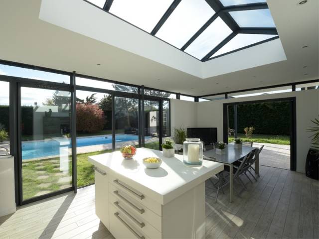 Quand véranda plate et pergola se combinent Quand véranda plate et pergola se combinent