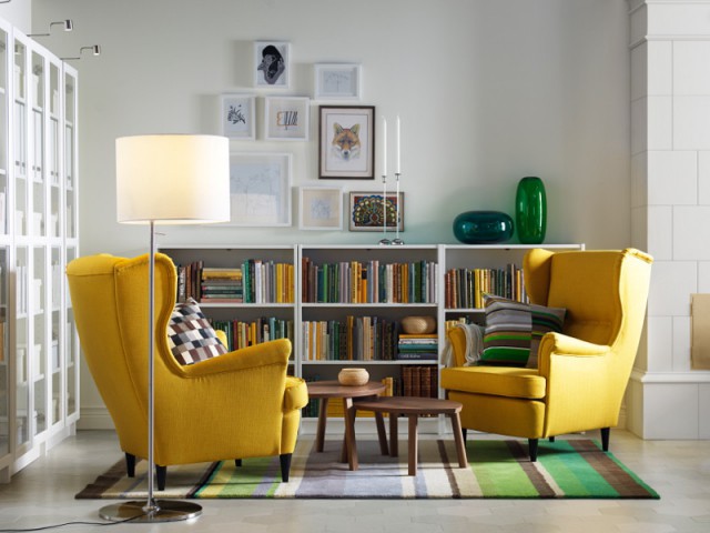 Des fauteuils jaunes et un tapis vert pour un salon bicolore - Bien intégrer la tendance jaune soleil dans mon intérieur