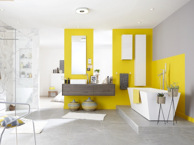 Du jaune sur les murs pour une salle de bains énergisante - Bien intégrer la tendance jaune soleil dans mon intérieur